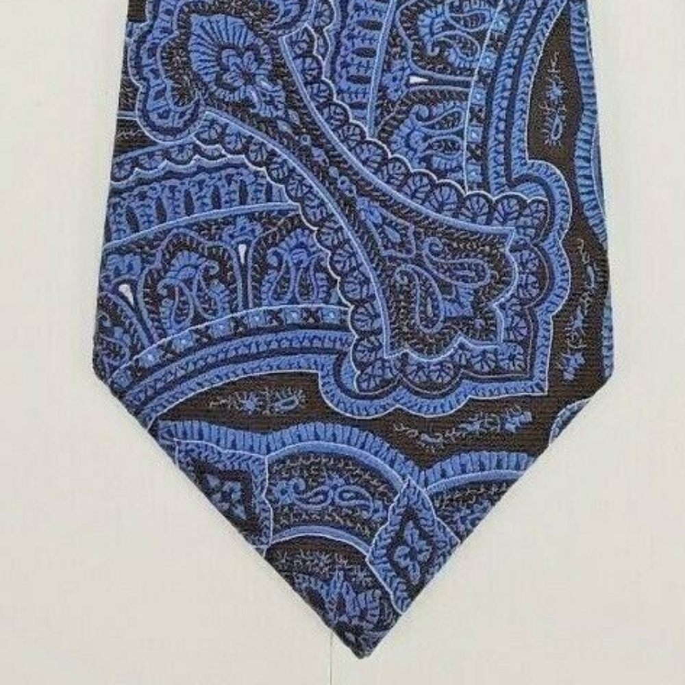 Kenneth Roberts Platinum Dress Suit Silk Neck Tie